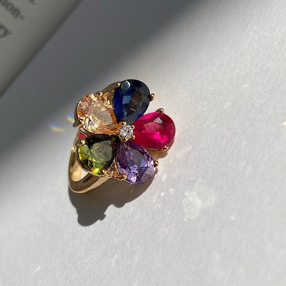 STUNNING multicolor crystal flower ring gold tone size 7 - Picture 6 of 6
